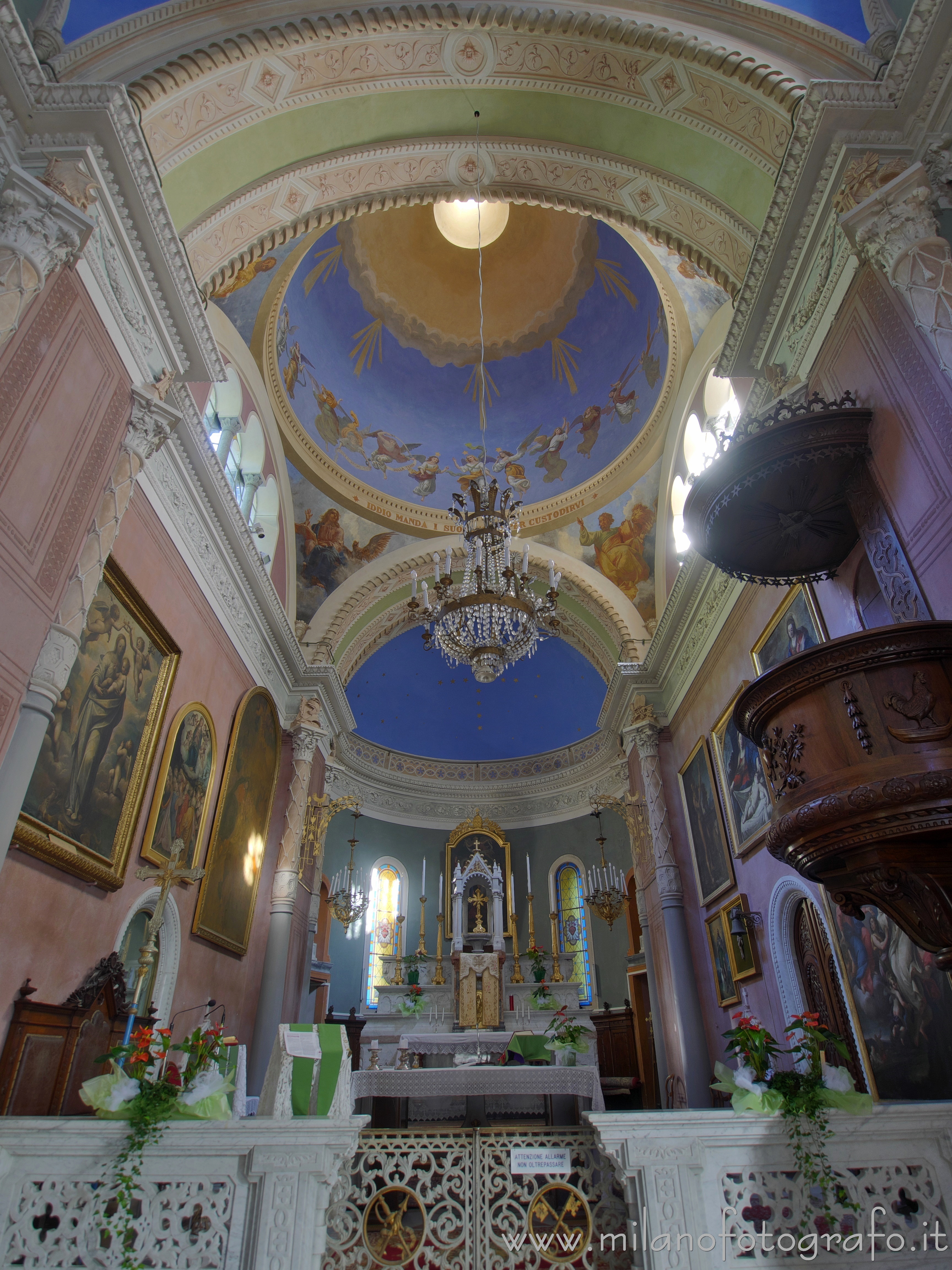 Rosazza (Biella) - Presbiterio e coro della Chiesa parrocchiale dei Santi Pietro e Giorgio - Foto a piena risoluzione